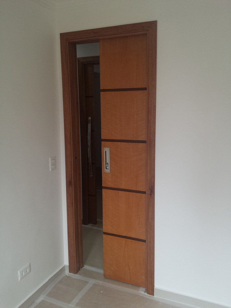 porta de correr embutida em madeira