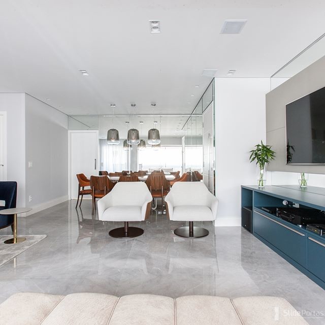 porta de correr embutida em vidro