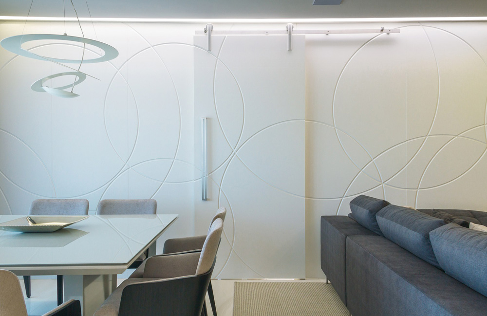 espetacular porta de correr com roldana aparente